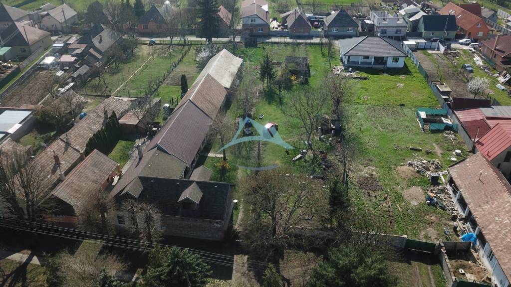 Na predaj starší sedliacky R. dom s obrovským pozemkom 292