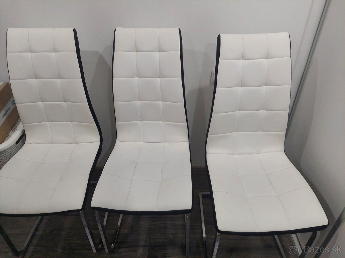 Jedálenské stoličky