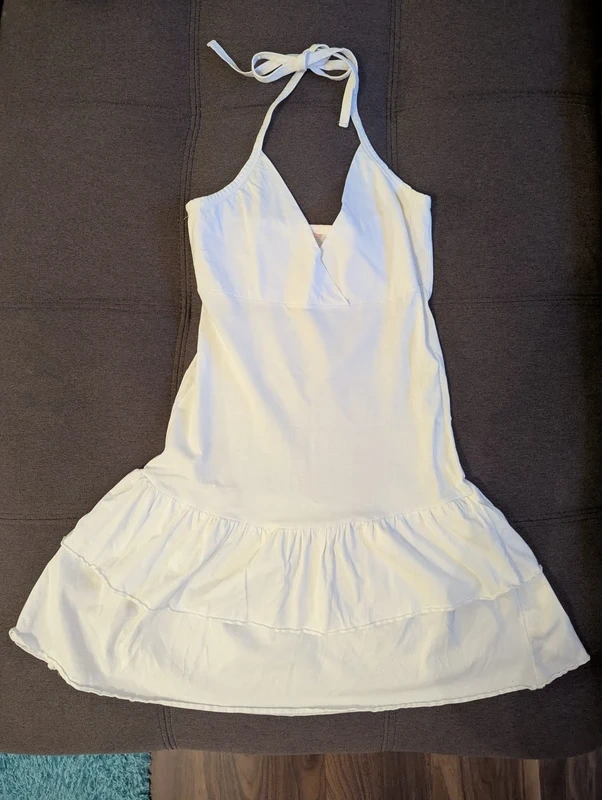 biele saty s volanikmi