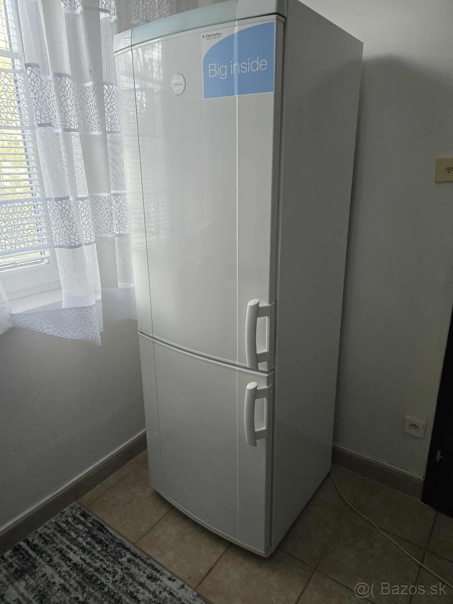 Chladnička s mrazničkou Levice