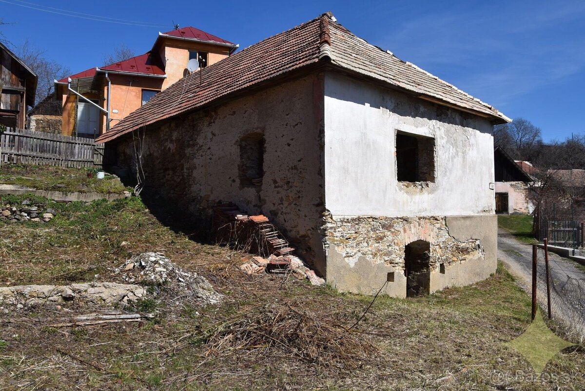 Ponúkame na predaj rodinný dom v obci Polom.