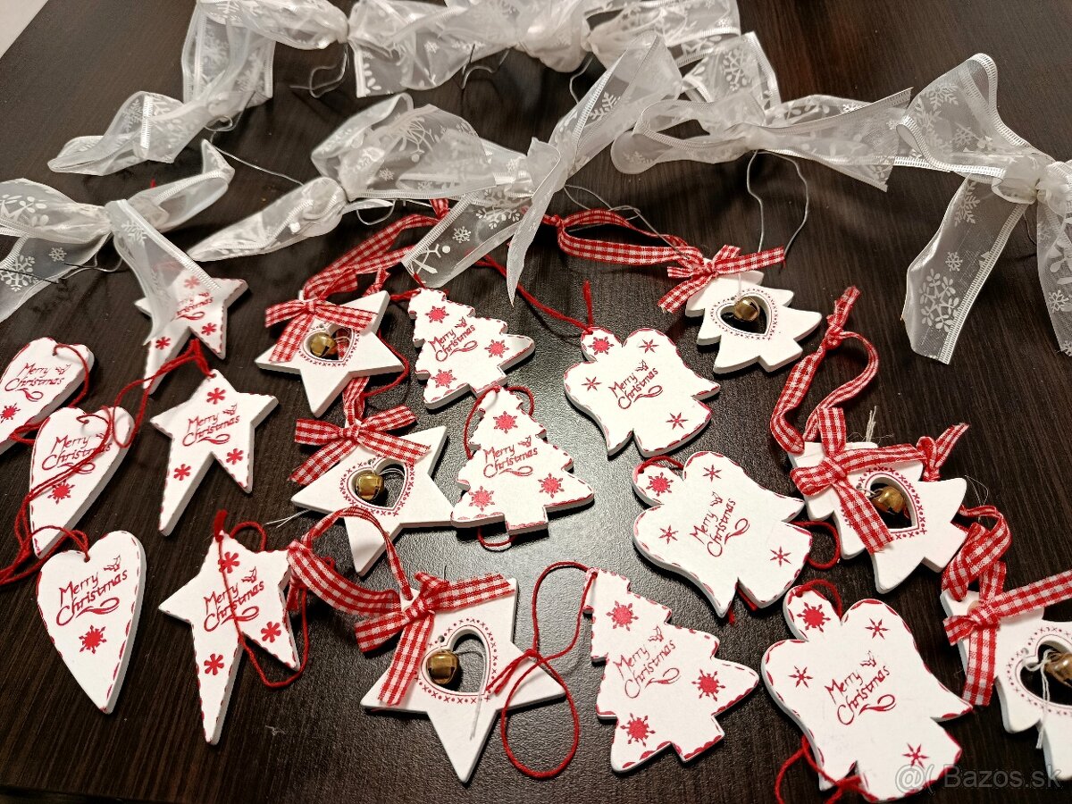 Vintage sada vianočných dekorácií na stromček.