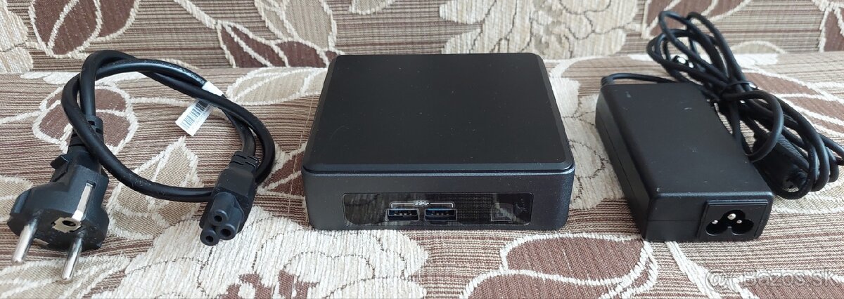 mini pocitac Intel NUC7i5DNK