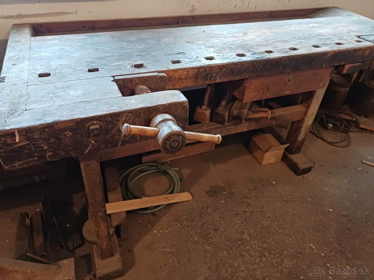 Stolársky pracovný stôl