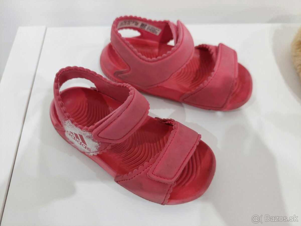 Sandálky adidas 24