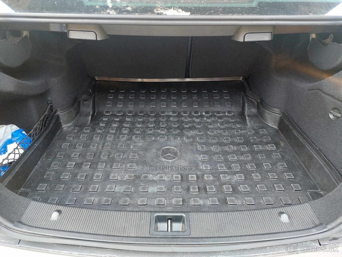 Gumenná vanička do kufra Mercedes C