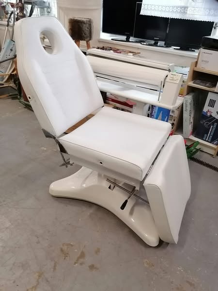 kozmeticky stol