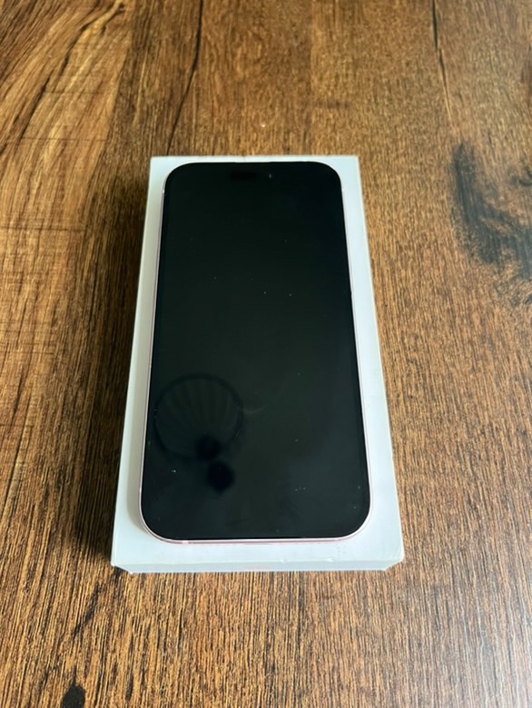 iPhone 15 pink 128GB