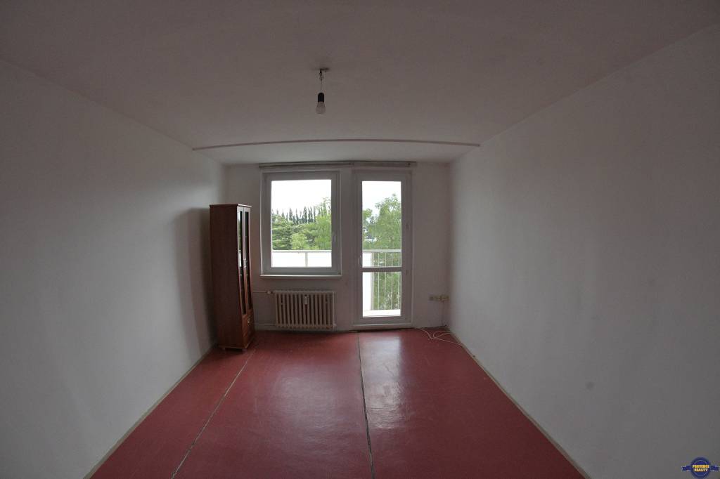 PREDAJ: 2 izbový byt s balkónom, Petržalka, Vilová ul.- BRAT
