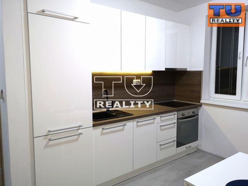 PRIPRAVUJEM DO PONUKY: Veľký 3i byt 80 m2 + loggia Vrakuňa