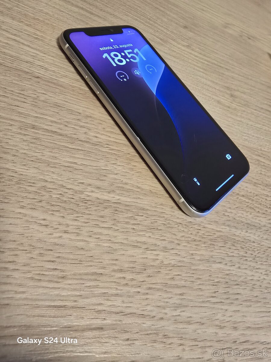Predám iPhone 11-64GB, biela farba