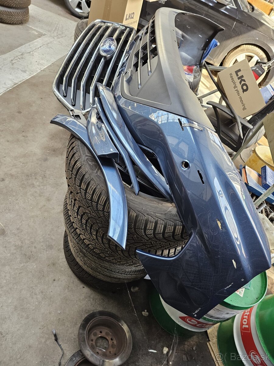 Predám predný nárazník s maskou na Ford Tourneo Custom
