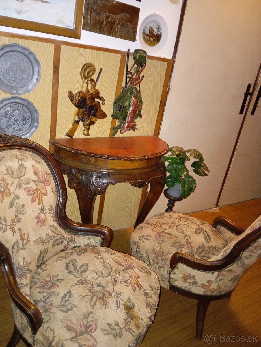 Starožitný nábytok