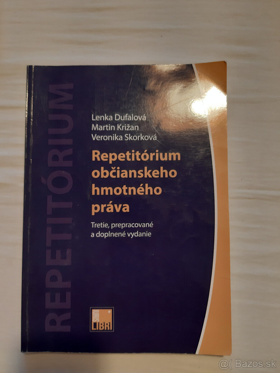Právnická literatúra, zákony, učebnice