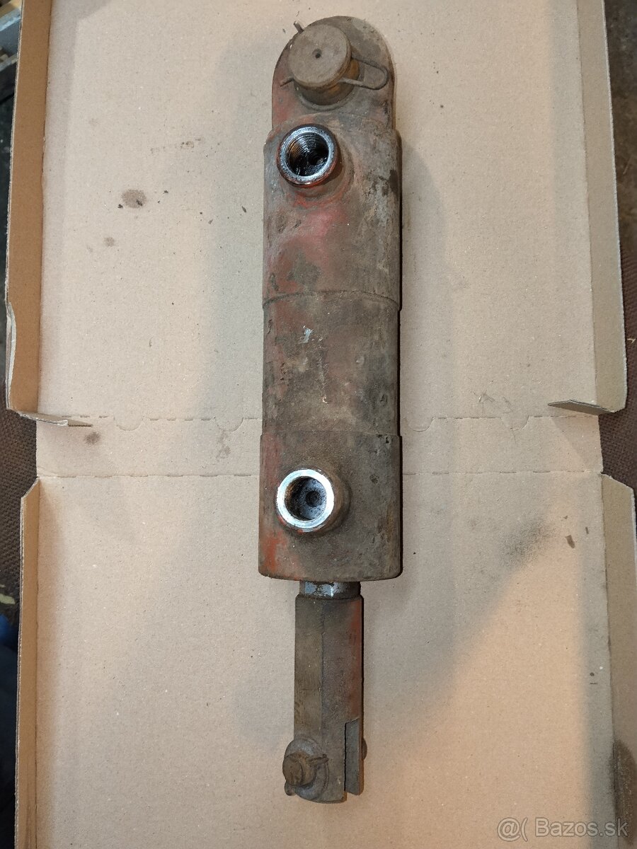 Hydraulicky valec, piest