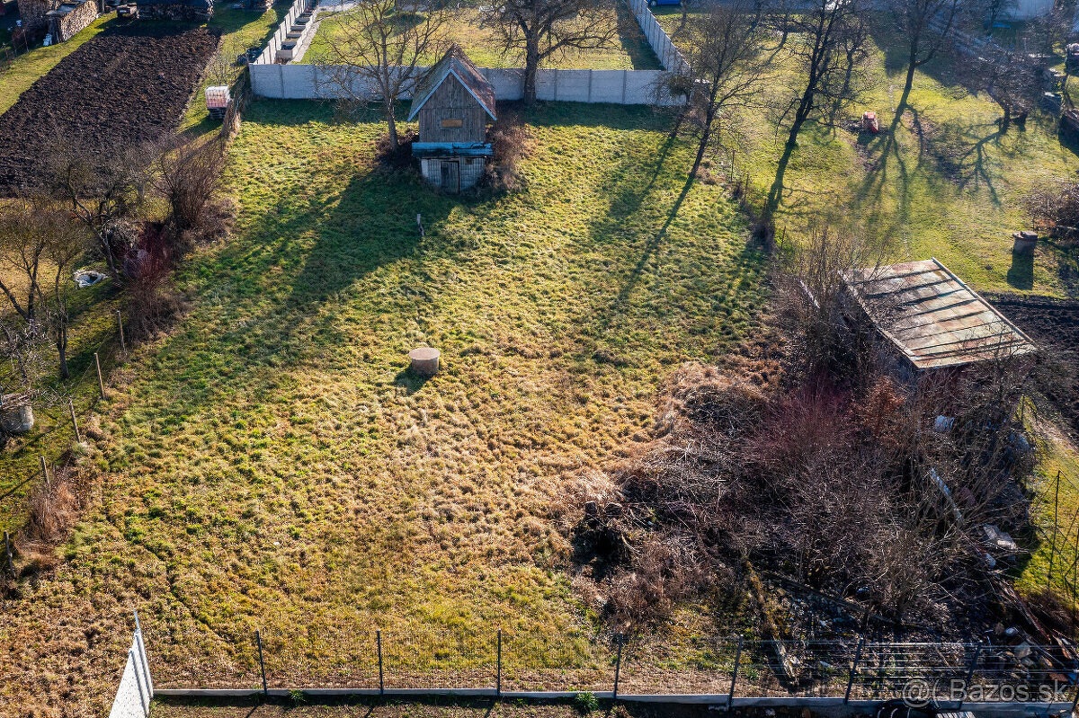 Predaj pozemok v strede obce