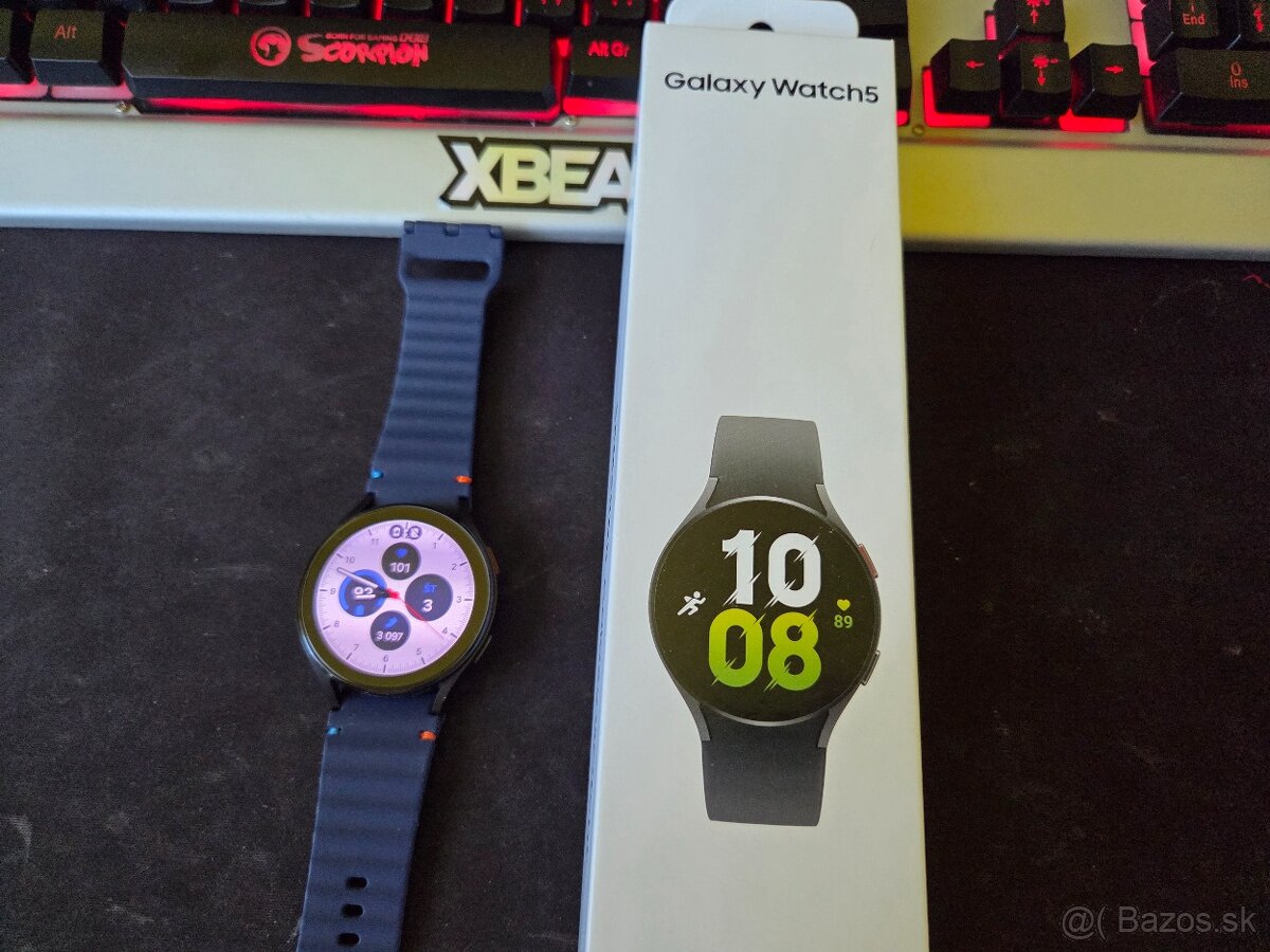 Samsung watch 5 44 lte čierne s dokupeným modrým remienkom č