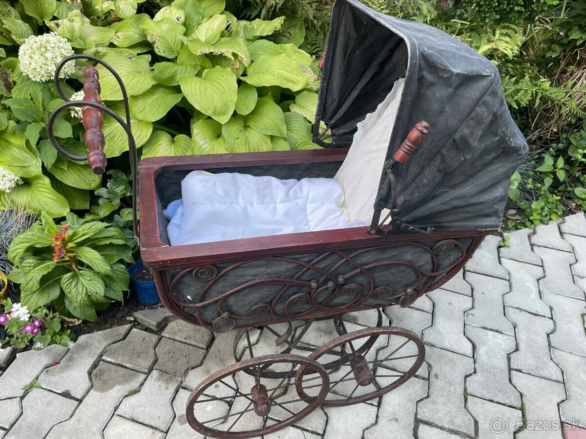 Viktoriánsky kočík pre bábiky