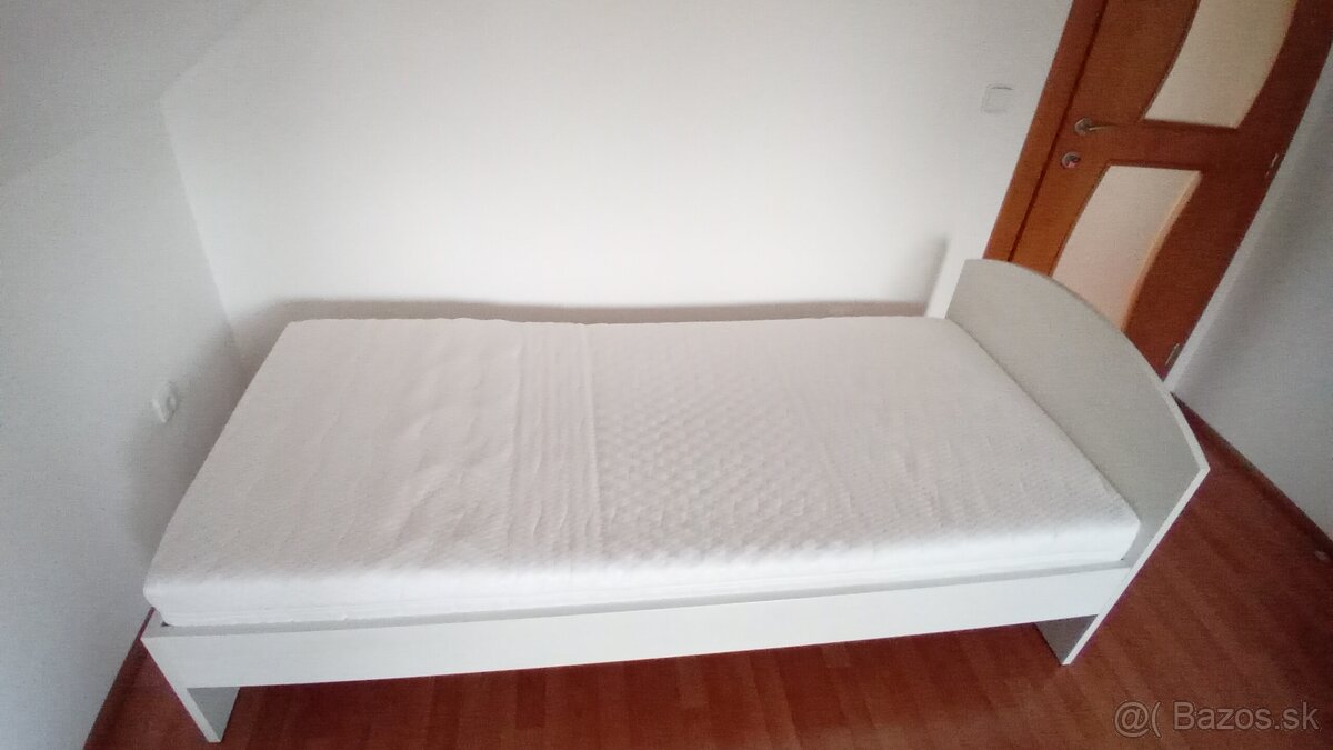 Posteľ - super stav