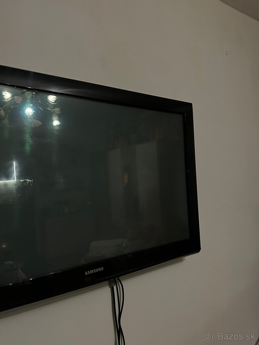 Predám televízor Samsung + set-top box Amiko HD8150