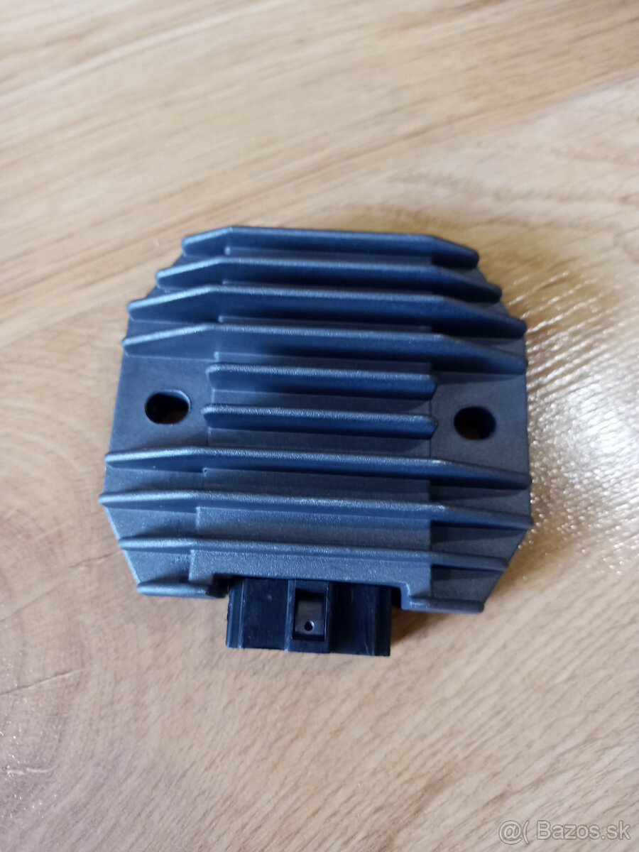 Regulátor dobíjania YAMAHA 5pin