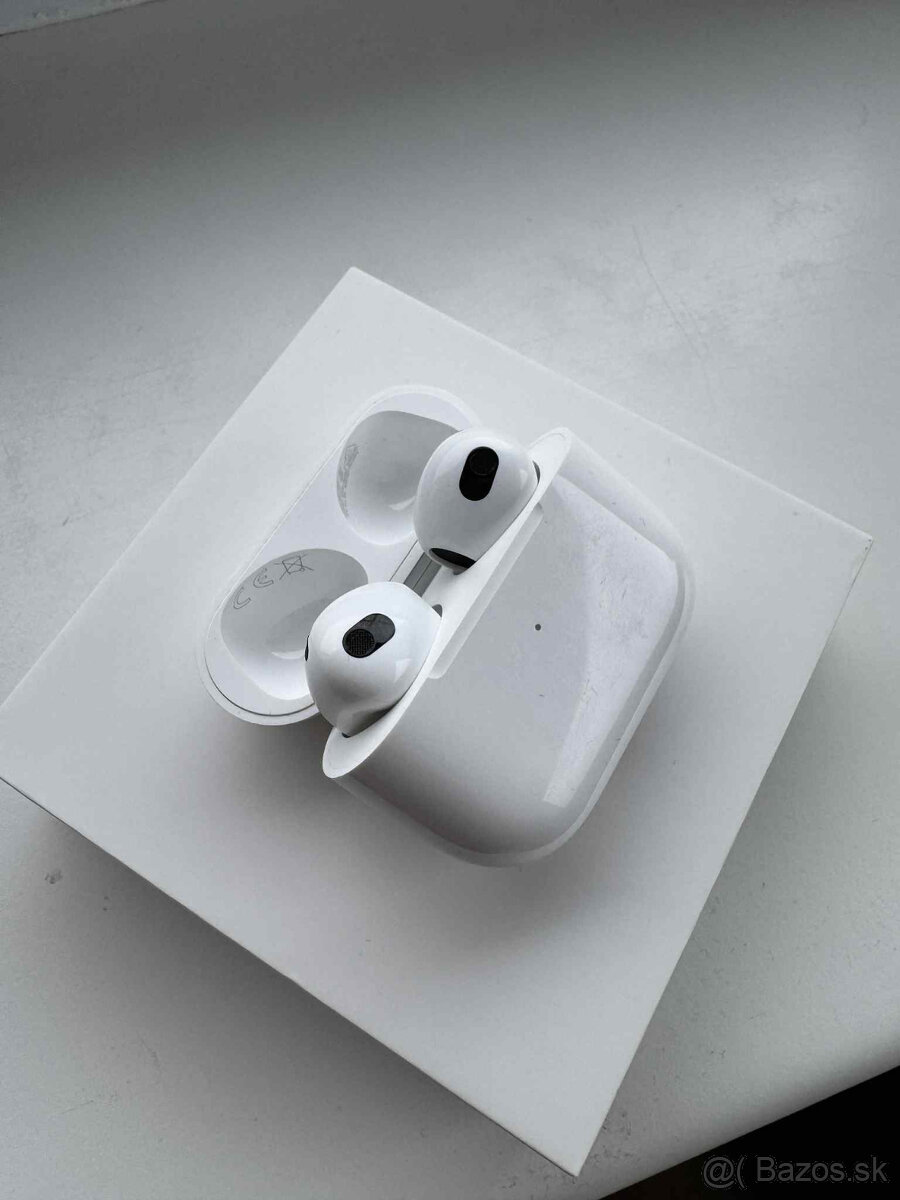 Apple AirPods (3. generácia)
