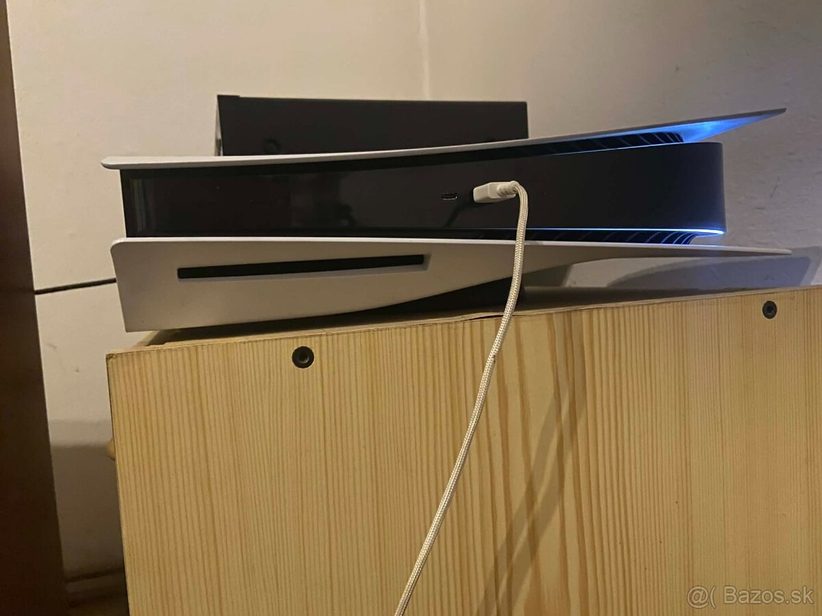 predám/vymenim PS5 s mechanikou aj z hrama.