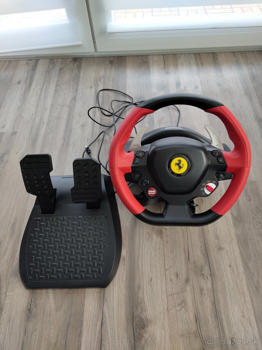 Ferrari 458 Spider volant s pedálmi