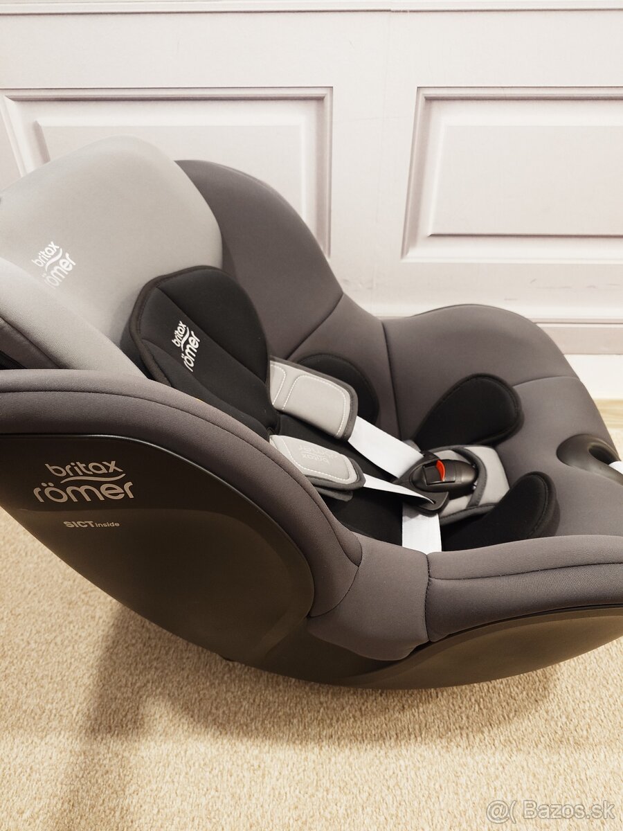 Vajíčko+autosedačka+isofix základňa Britax Romer