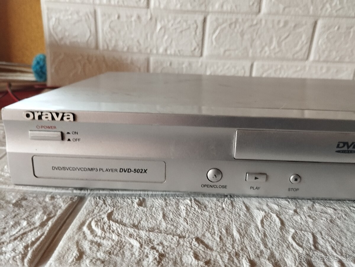 Dvd prehrávač.