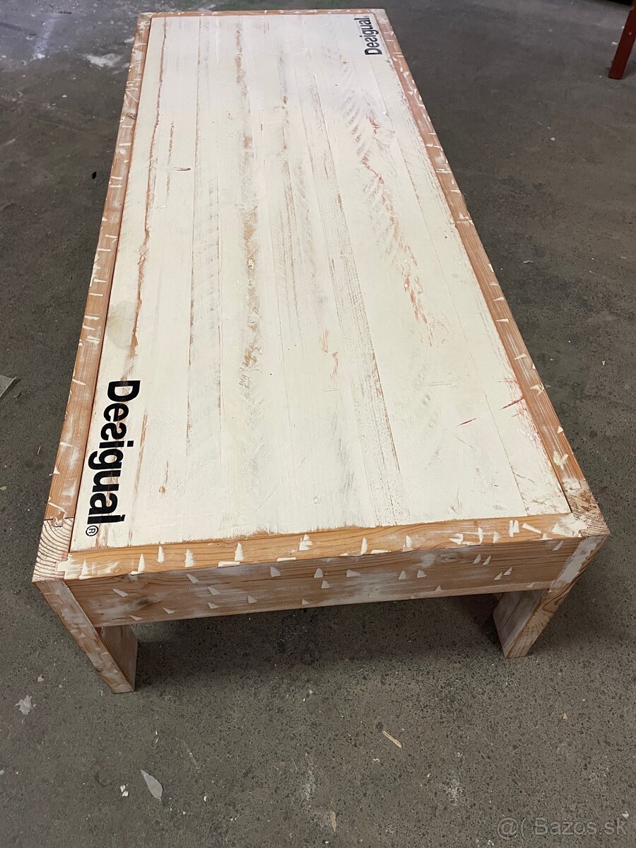 Stolík