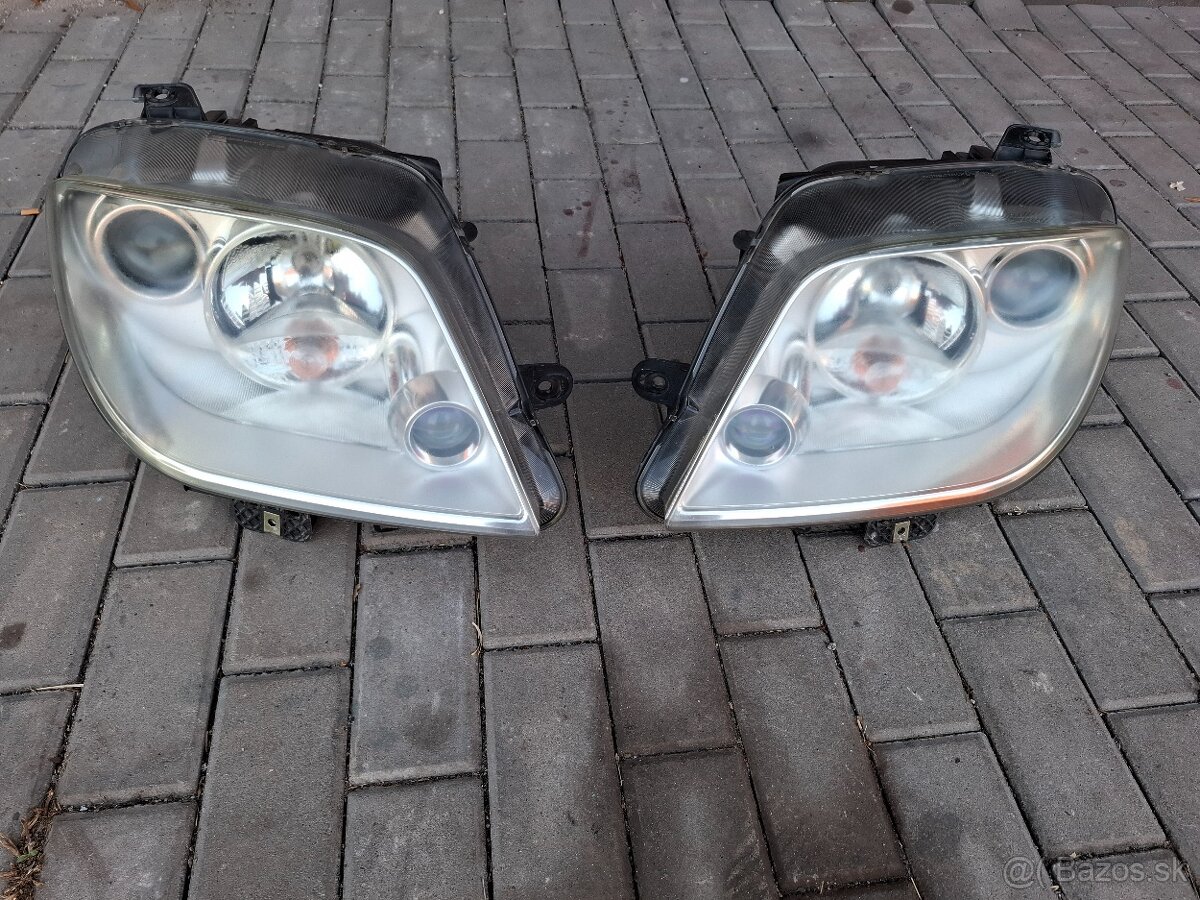 Predné reflektory Lancia Phedra