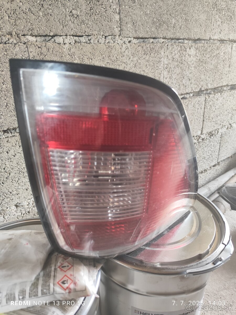 Predám predné a zadné svetlá