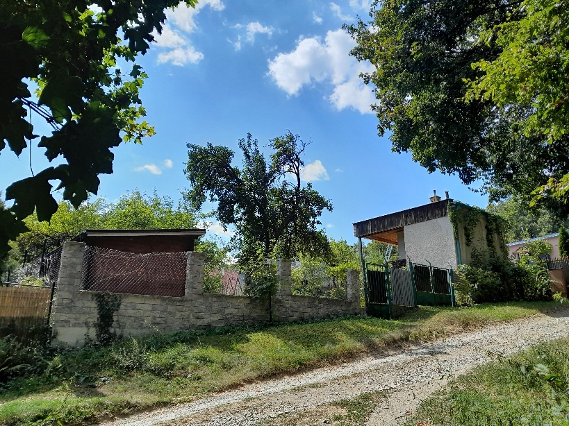 Predám záhradu s chatou - Horný Bankov