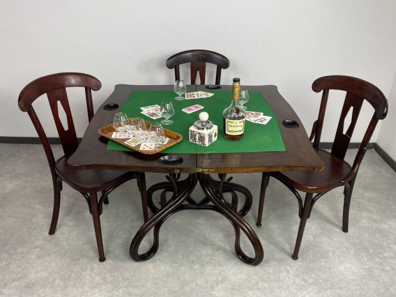 Kartový stolík Thonet