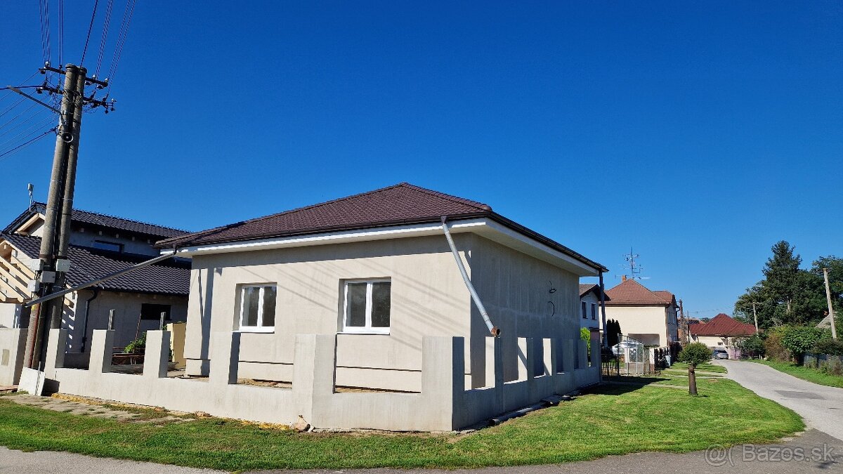 Zrekonštruovaný rodinný dom, 8 á, obec Vlčany