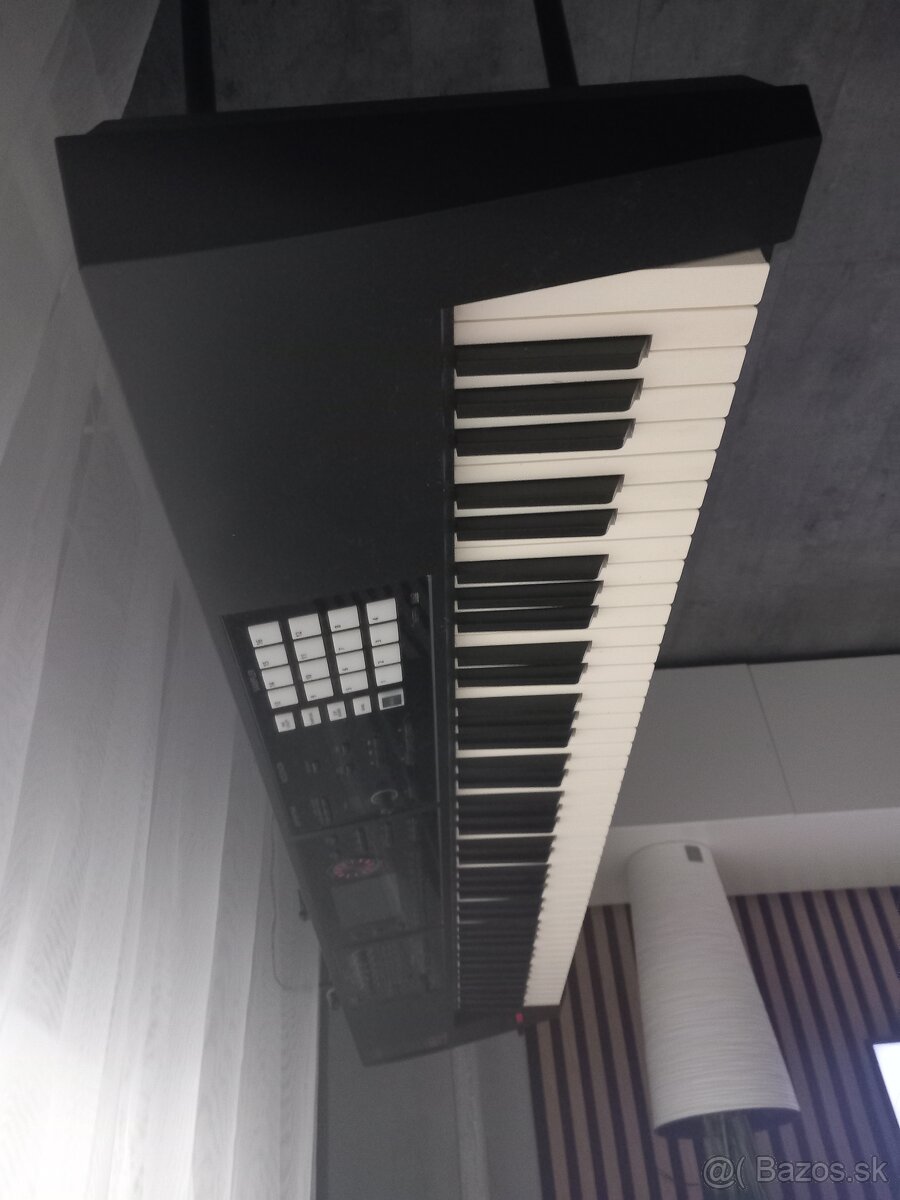 Predam synthesizer Roland FA08