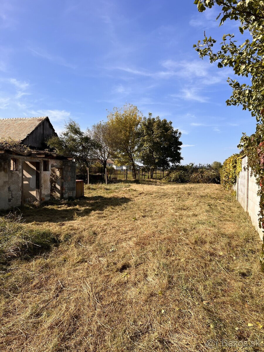 VEĽKÝ BIEL-predaj pozemku priamo v obci