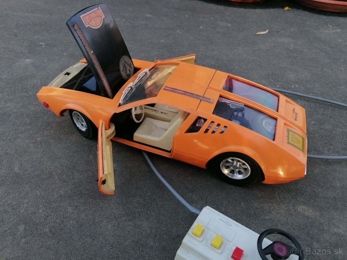 Predám starožitné auto na ovládanie Mangusta 1:12