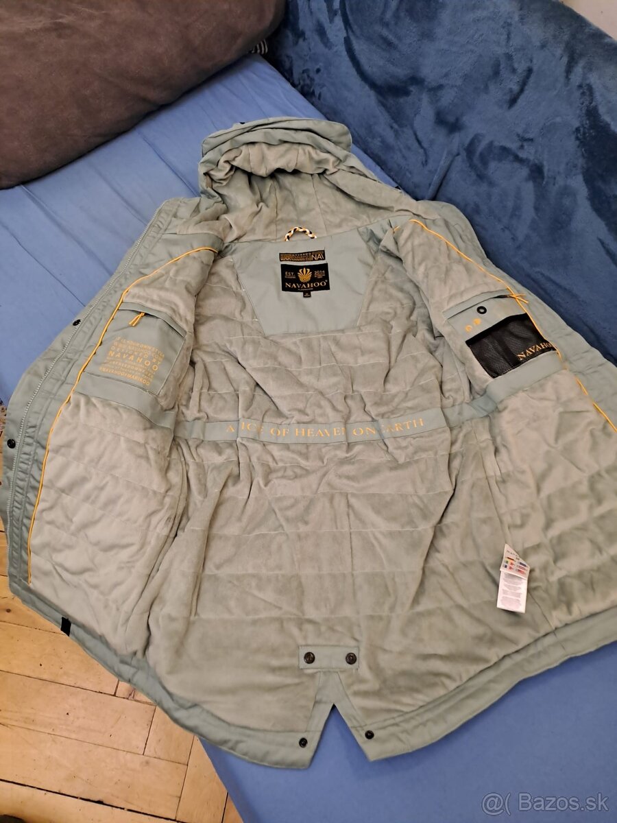 Dámska zimná bunda pod zadok