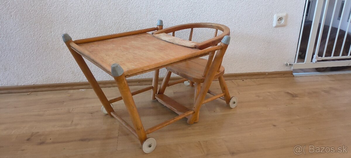 Detská drevená stolička