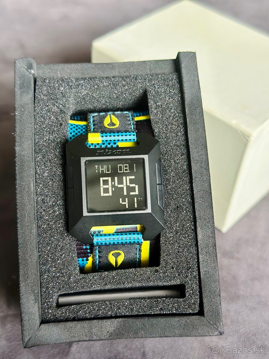 Nixon The Block digital hodinky