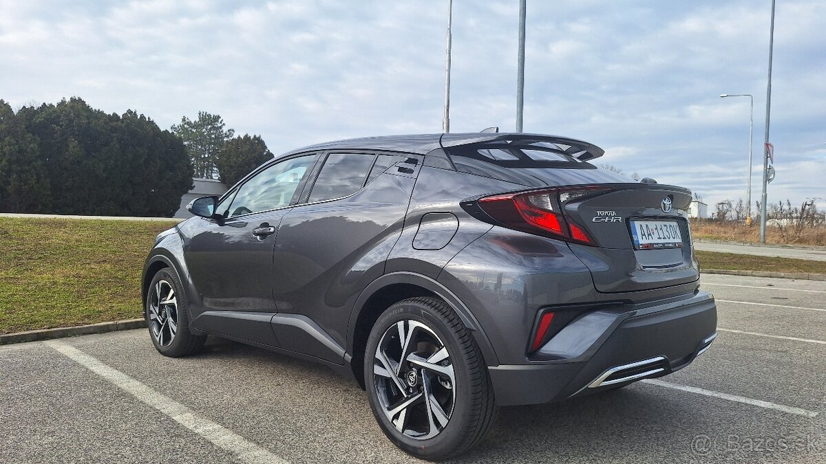 Toyota C-HR 2,0 Hybrid Dynamic Force 184 k e-CVT STYLE