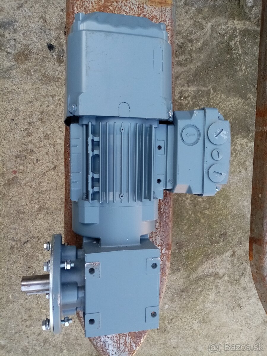 Elektromotor s prevodovkou