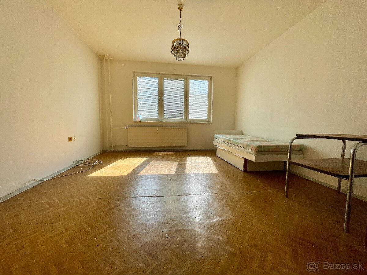 1-izbový byt s loggiou, Komárno, Komárno