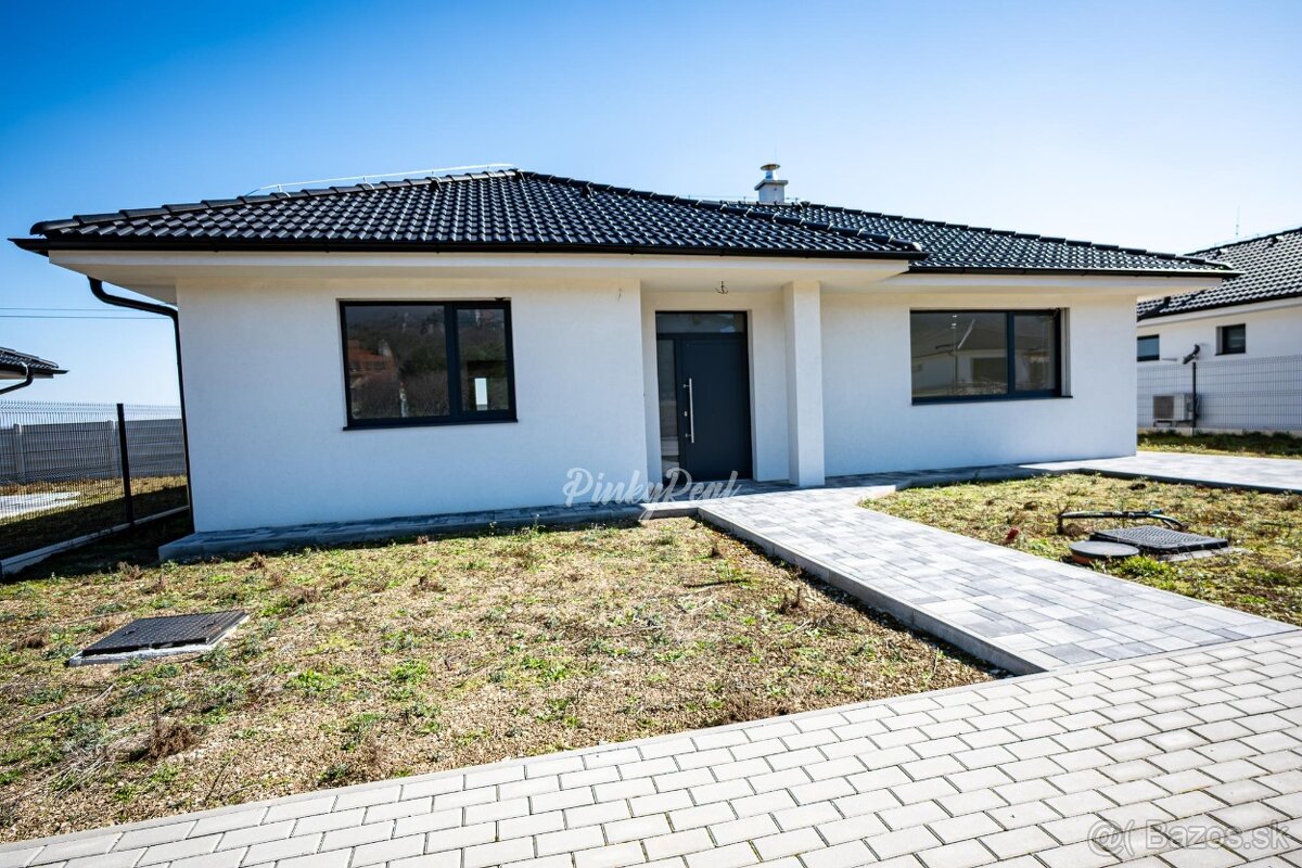 Pinky real – moderný bungalov č. 2 v Smoleniciach