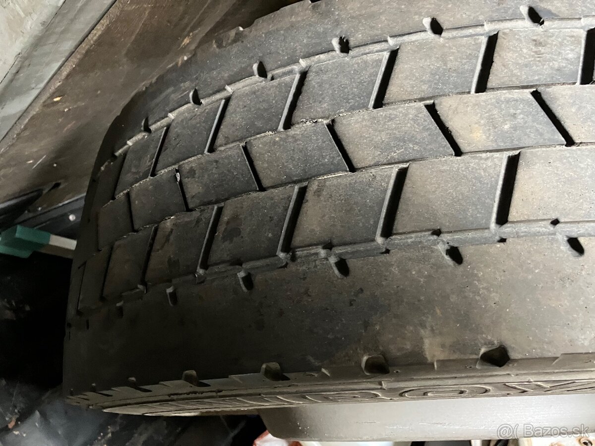 Predám pneu 295/60 R22,5