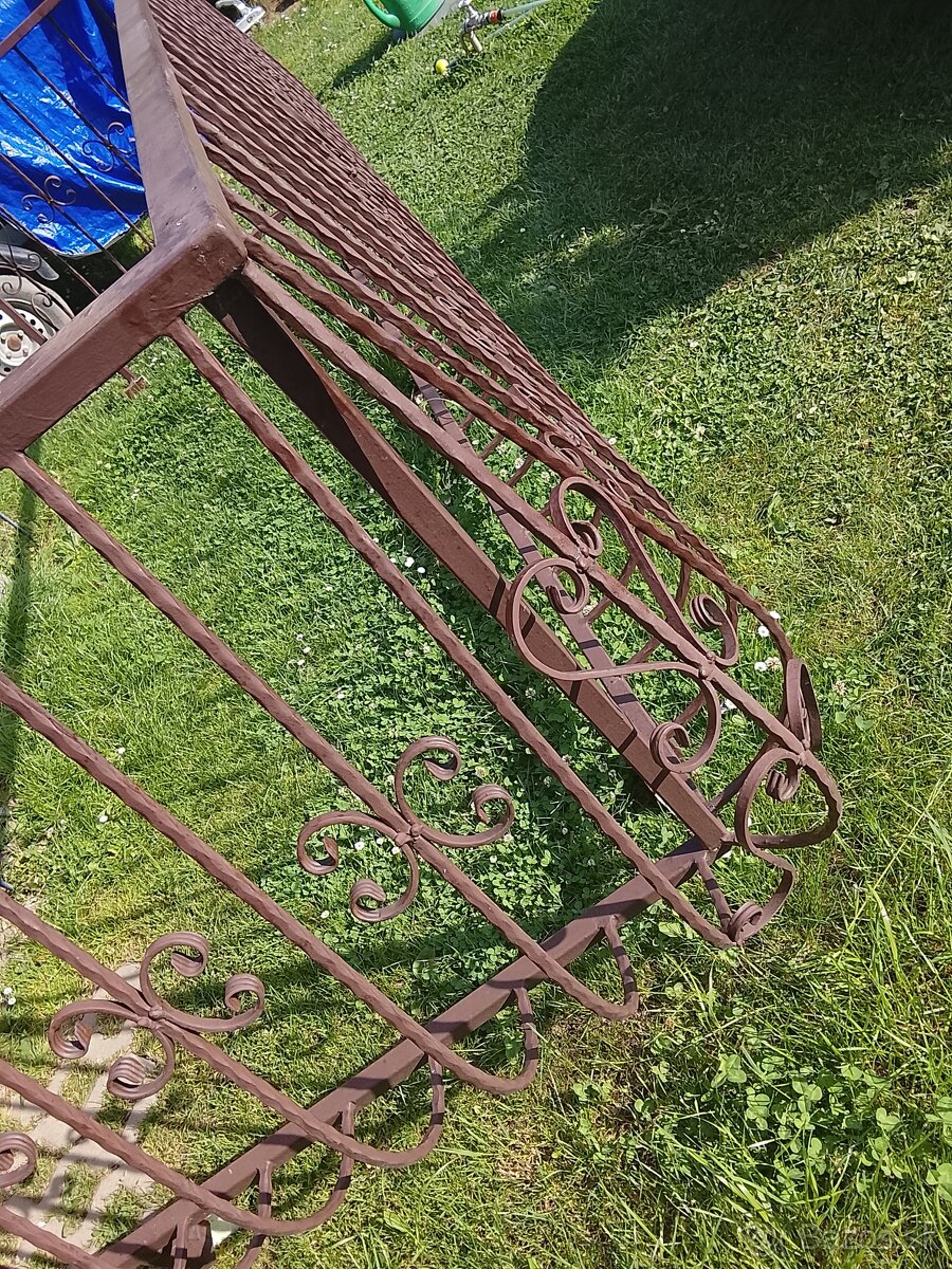 Kovové zábradlie na balkón