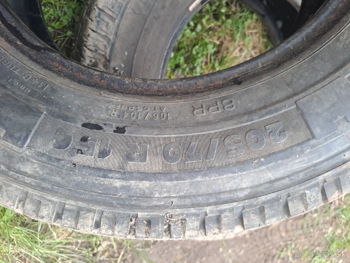 Pneu 205/70 R15 C