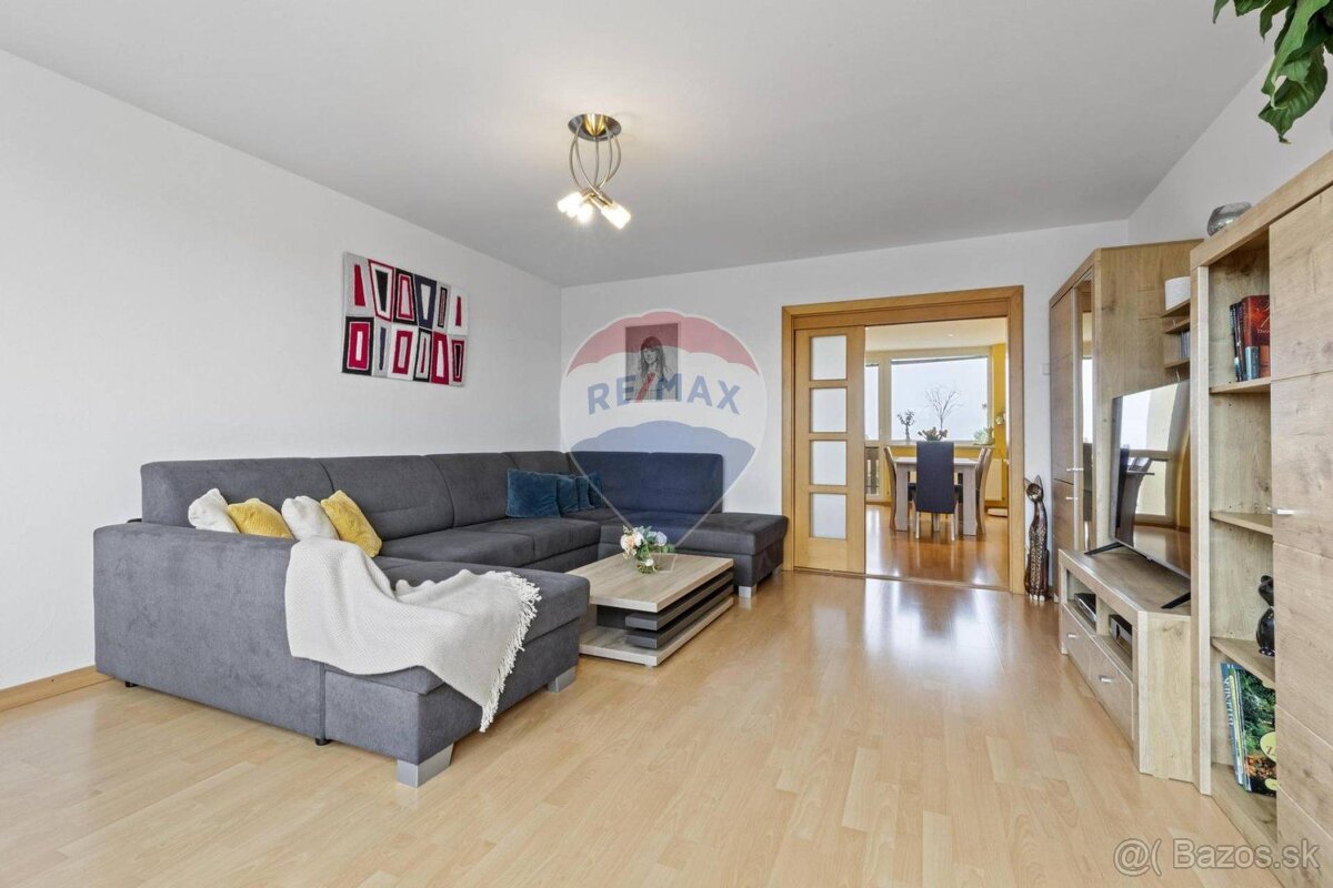 NA PREDAJ : 4 izb. byt 129 m2, rekonštrukcia, garáž, pozemok